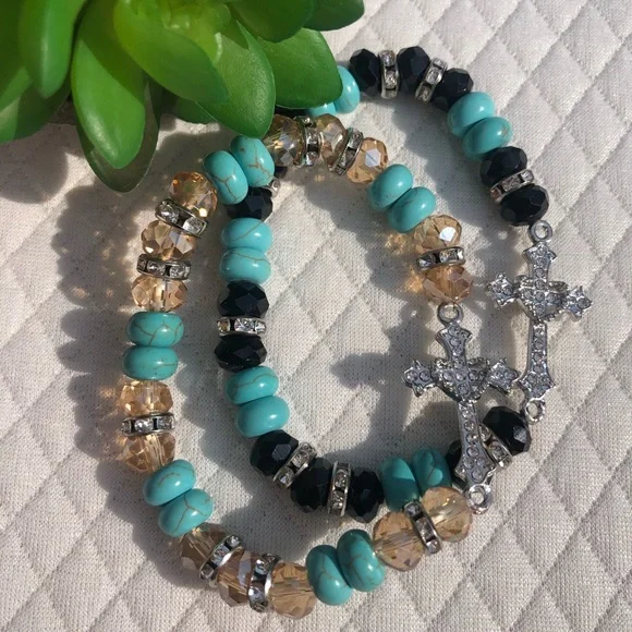 Beautiful stretchy beaded bracelets with cross that sparkles✨ - Picture 3 of 5
